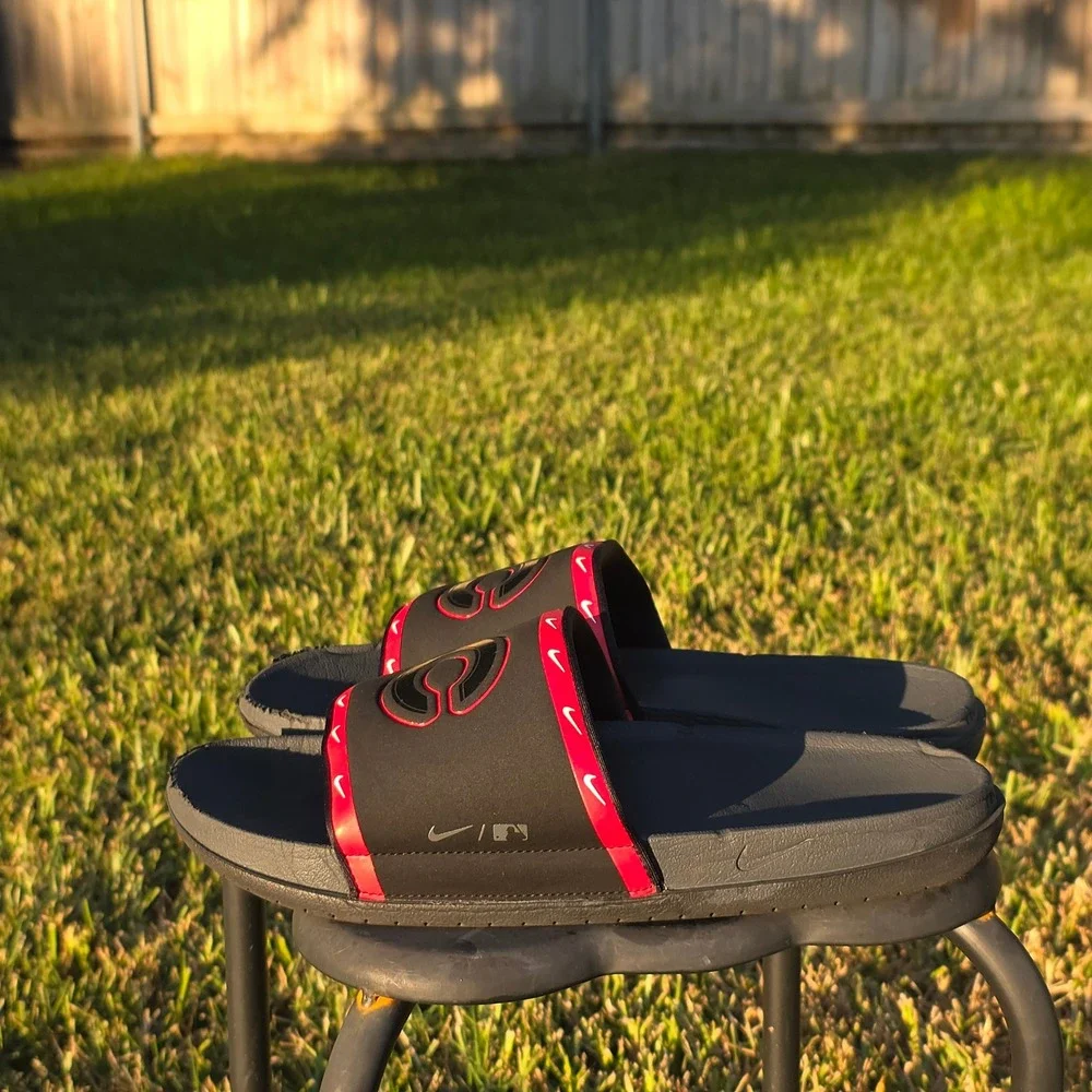 Nike Offcourt MLB Cincinnati Reds Slides Mens Black Red Revive Foam Sandals